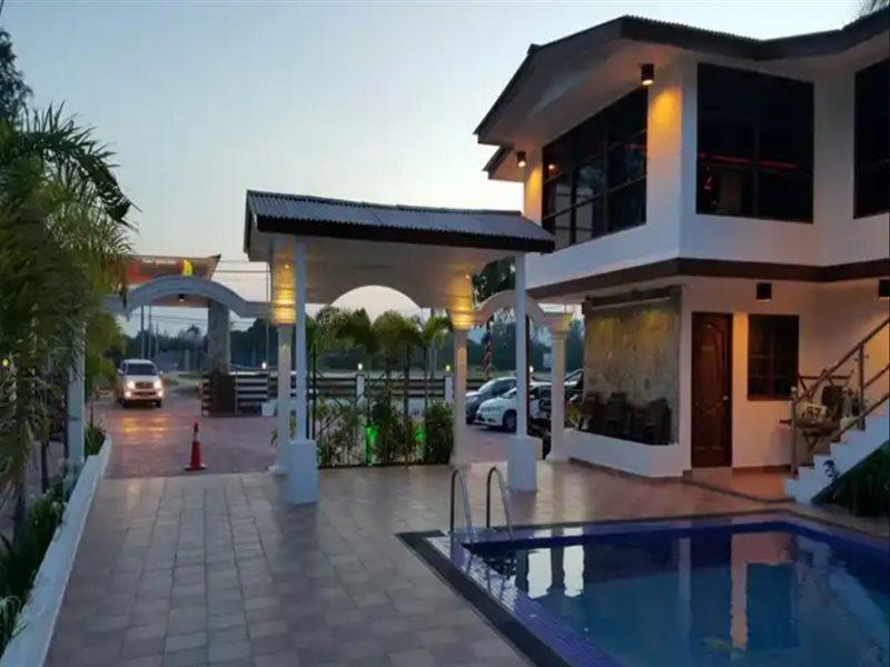 Alsafina Kijal Beach Resort & Restaurant Exterior foto