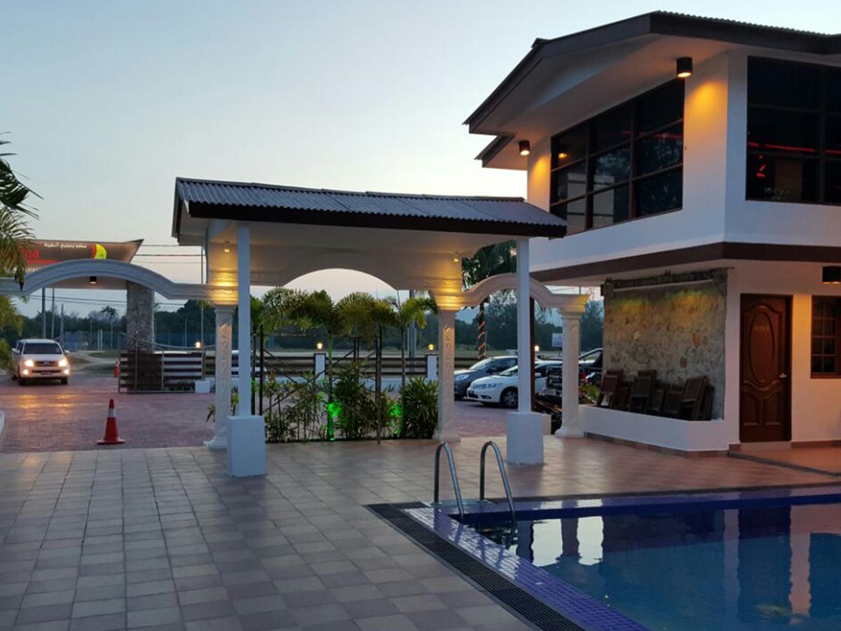 Alsafina Kijal Beach Resort & Restaurant Exterior foto
