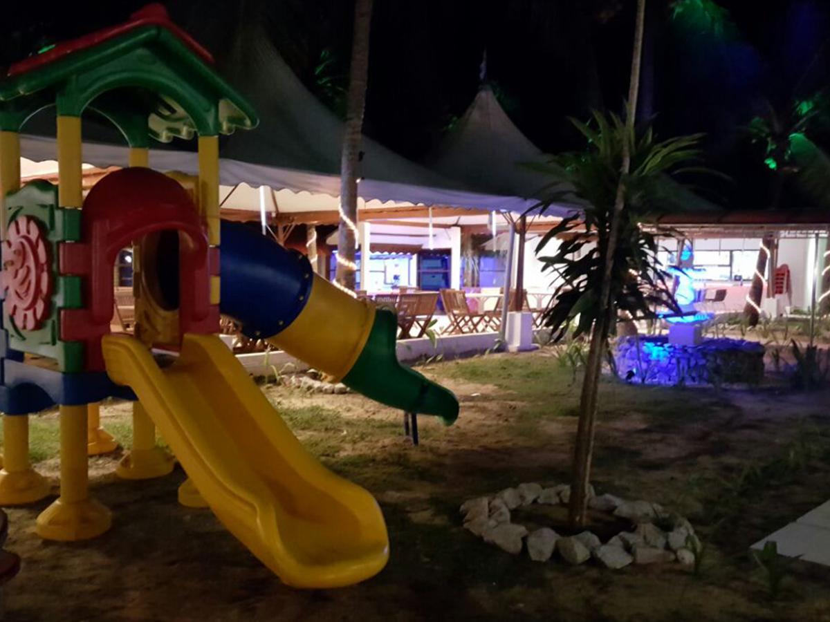 Alsafina Kijal Beach Resort & Restaurant Exterior foto