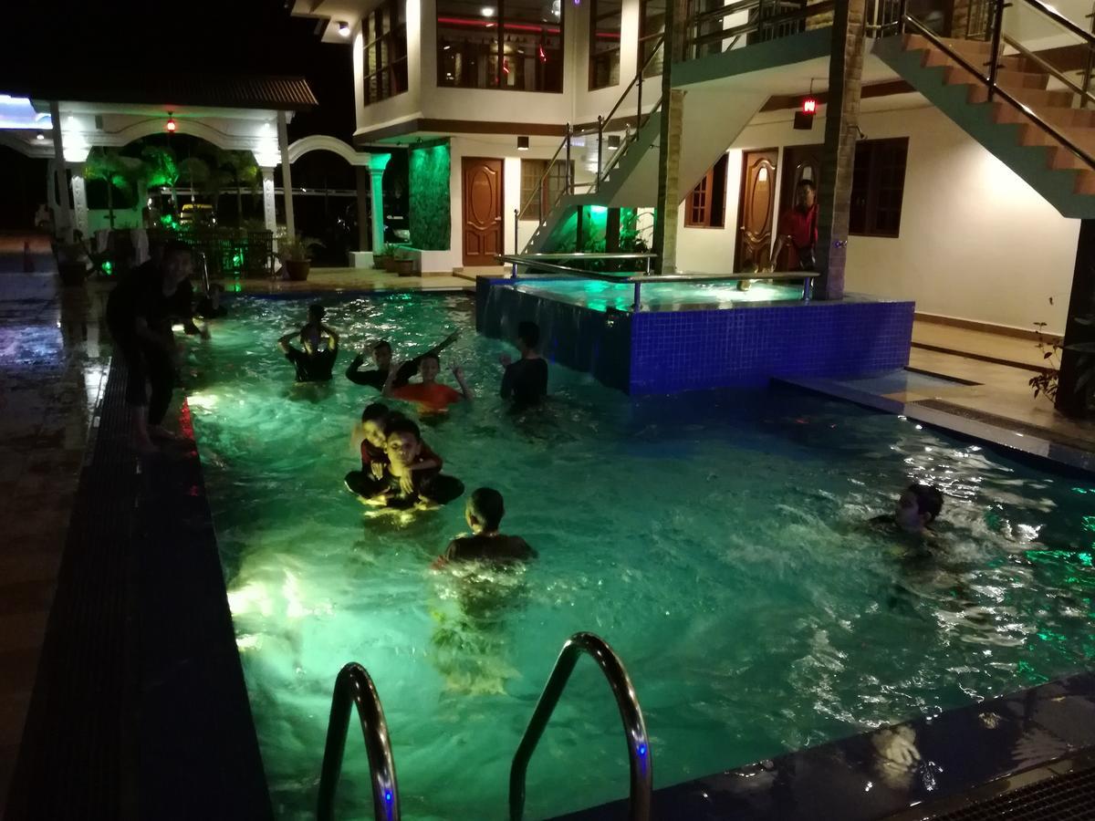 Alsafina Kijal Beach Resort & Restaurant Exterior foto