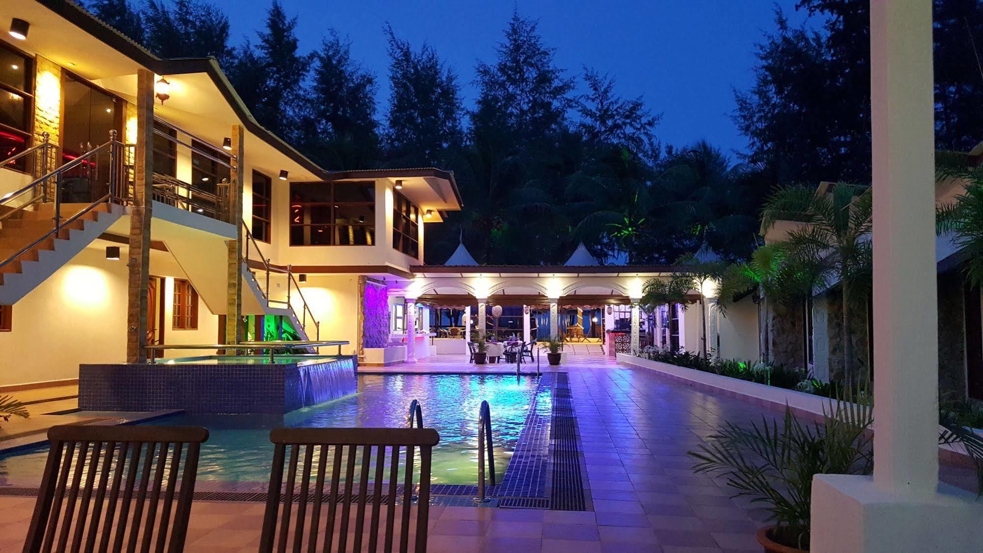 Alsafina Kijal Beach Resort & Restaurant Exterior foto