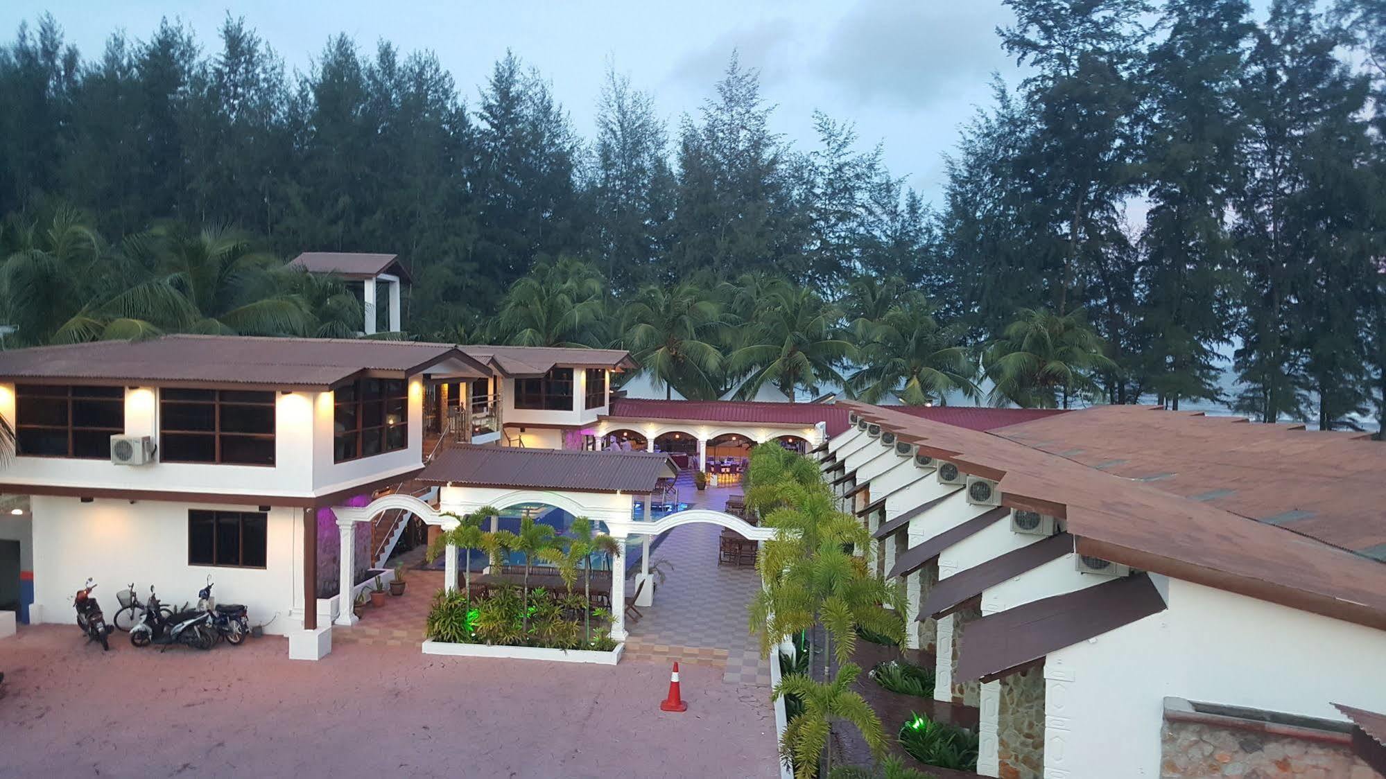 Alsafina Kijal Beach Resort & Restaurant Exterior foto
